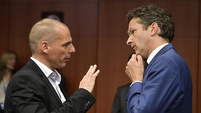 El Eurogrupo pide «más tiempo y esfuerzo» y Varoufakis, más liquidez