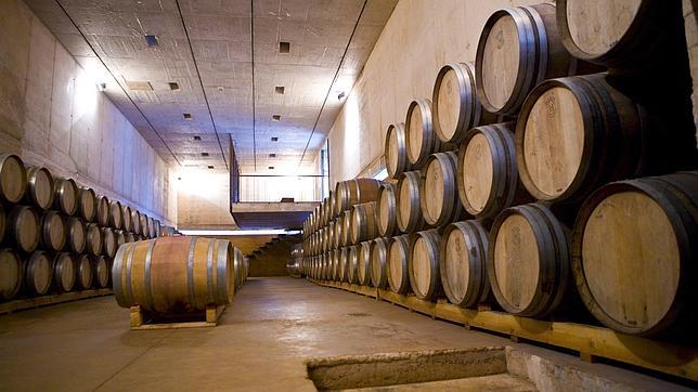 Sala de barricas de Vinícola de Castilla, en Manzanares