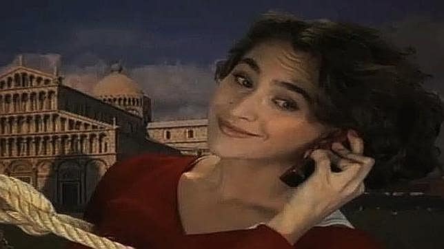 Ada Colau, en la serie'Dos+Una', emitida en 2001