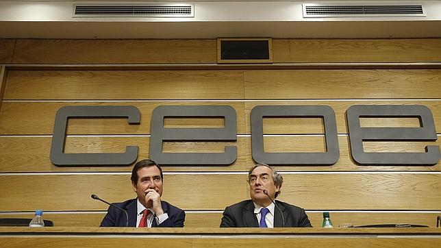 Antonio Garamendi, presidente de Cepyme (izda), junto al presidente de la CEOE, Juan Rosell