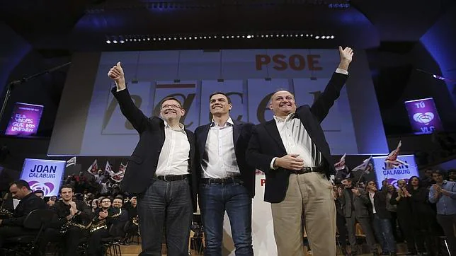 Puig y Calabuig flanquean a Sánchez en un mitin del PSOE en Valencia