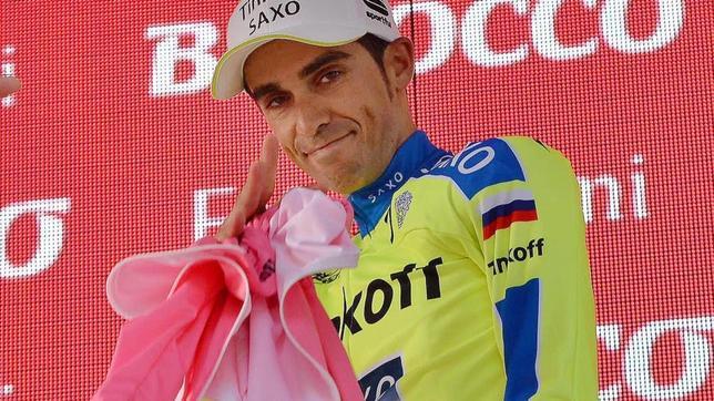 Contador no se pudo vestir con el rosa al acabar la etapa