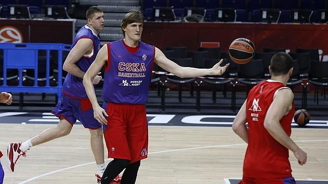 Kirilenko, durante el entrenamiento del CSKA en Madrid