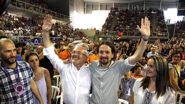 Imagen de Montiel e Iglesias durante el acto de Podemos en Alicante