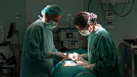 Operan por primera vez en Lisboa a un paciente con cáncer de pulmón sin aplicarle anestesia general