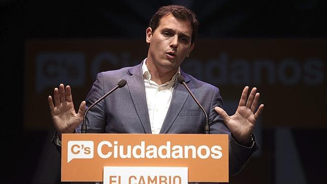 Rivera: «Hay que enterrar las dos Españas. No hemos venido a calentar banquillo»