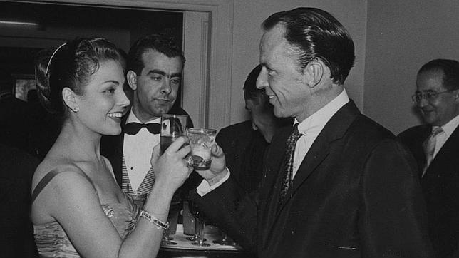 Carmen Sevilla brinda con Frank Sinatra en Madrid