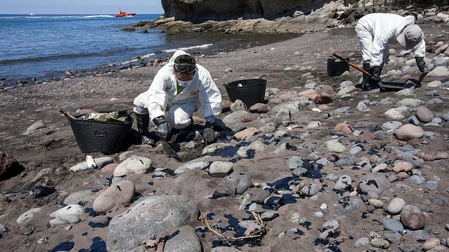 Detectan manchas ligeras y dispersas de contaminación entre la playa turística de Maspalomas y Pasito Blanco