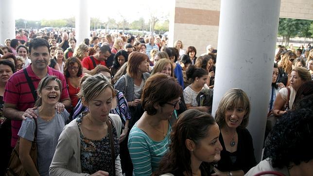 Sanidad convocará desde septiembre las oposiciones para 2014 y 2015