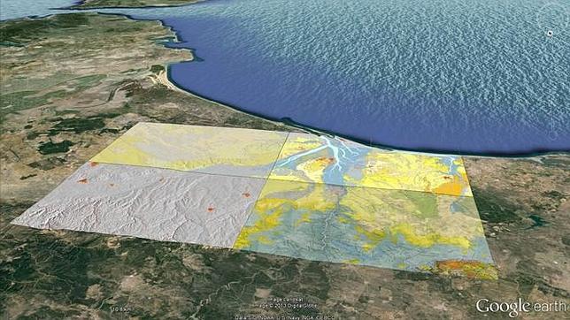 Distribución de capas temáticas a escala 1/50.000 sobre las imágenes de satélite de Google Earth. Al fondo, Gibraltar