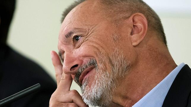 Pérez-Reverte: «No estudiamos a los hombres buenos»