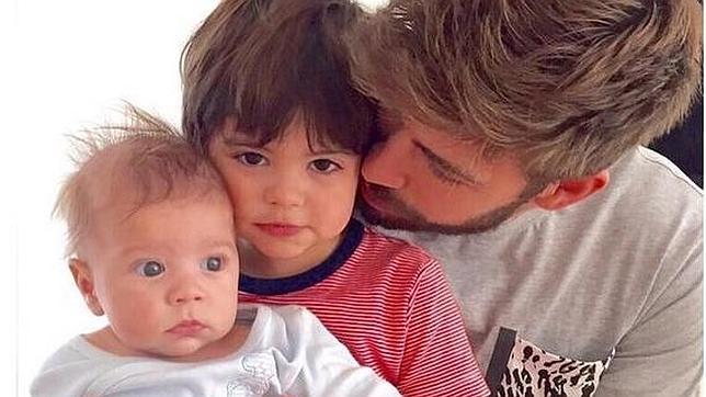 Gerard Piqué presume de hijos en Twitter