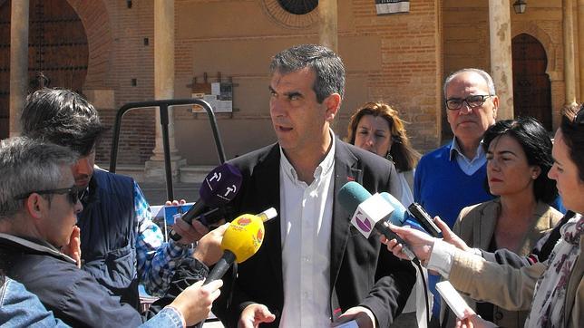 Román promete ayudas directas para la rehabilitación de edificios del centro