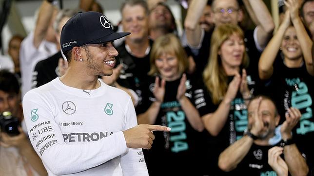 Hamilton seguirá en Mercedes hasta 2018