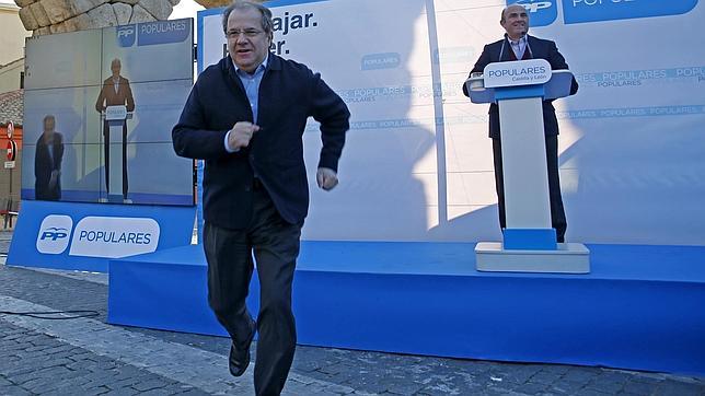 Herrera pide a De Guindos «ayuda» para que Rajoy sea «sensible» con la financiación