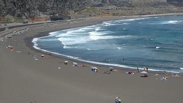 Continúa la búsqueda del bañista desaparecido en la playa de La Laja