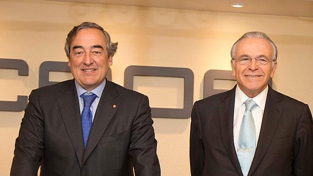 El presidente de CEOE, Juan Rosell, y el de Caixabank, Isidro Fainé