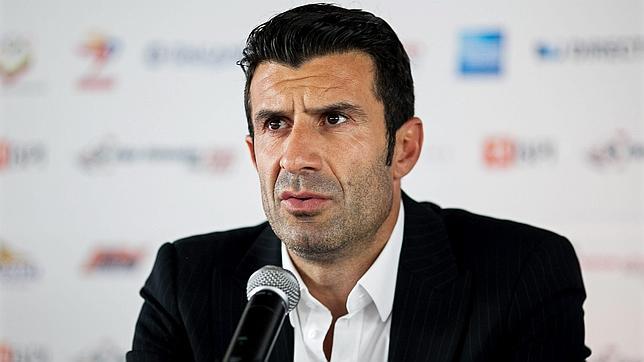 Luis Figo retira su candidatura para presidir la FIFA