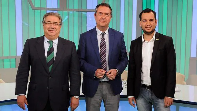 Juan Ignacio Zoido, Juan Espadas y Daniel González en los estudios de Canal Sur antes del debate televisivo