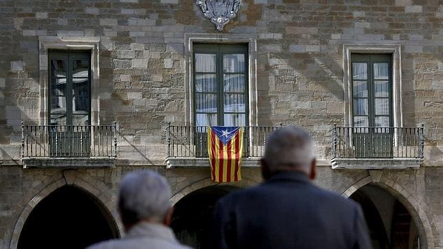 Bandera estelada en la fachada del Ayuntamiento de Manresa (Barcelona)