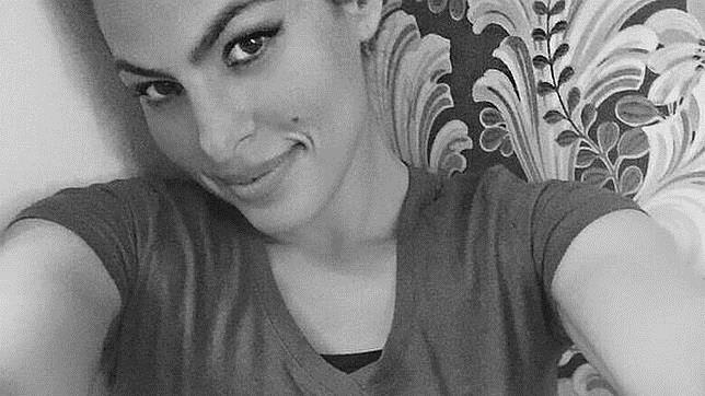 Eva Mendes cede a la dictadura del «selfie» por altruismo