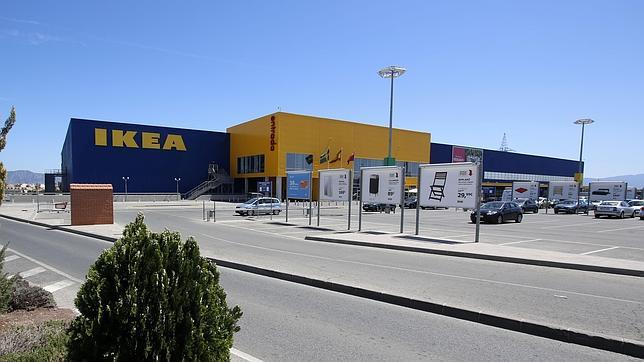 Ikea busca 500 trabajadores para reforzar sus tiendas en España este verano