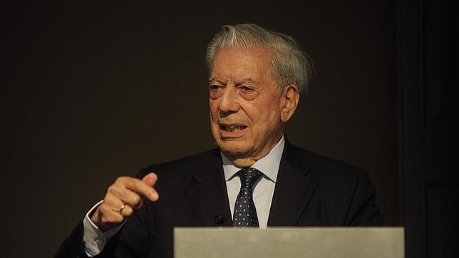 Vargas Llosa: «El nacionalismo es la forma más perniciosa del populismo»