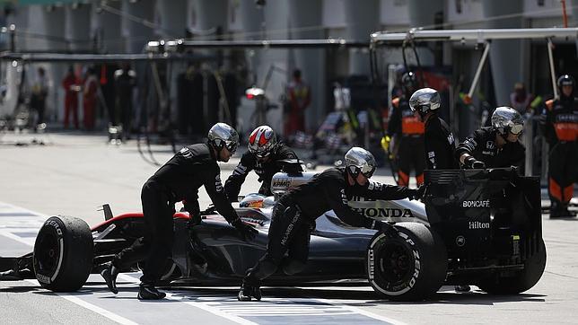 «Patadas en el culo» para mejorar los monoplazas de la escudería McLaren