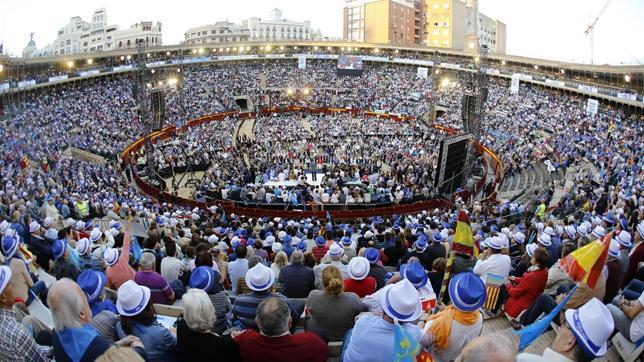 Rajoy «revienta» la plaza de toros de Valencia