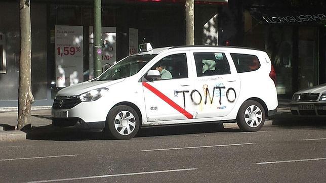 Sabotajes en los taxis madrileños que llevan publicidad electoral