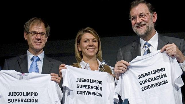 Abel Antón (a la izquierda) junto al presidente del Gobierno, Mariano Rajoy y la presidenta de Castilla-La Mancha y secretaria general del PP, María Dolores de Cospedal