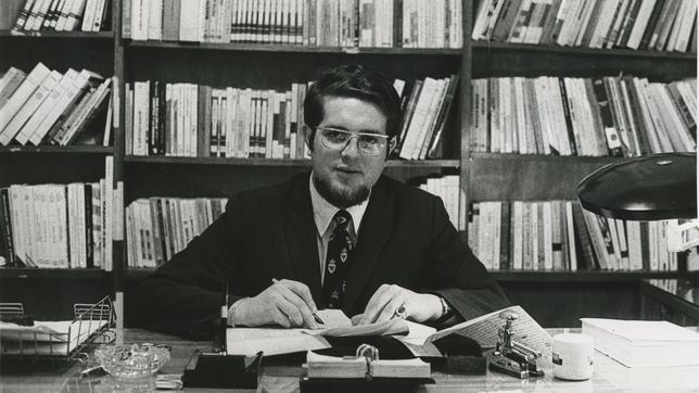 27/12/1972. José Miguel Santiago Castelo en la redacción de ABC