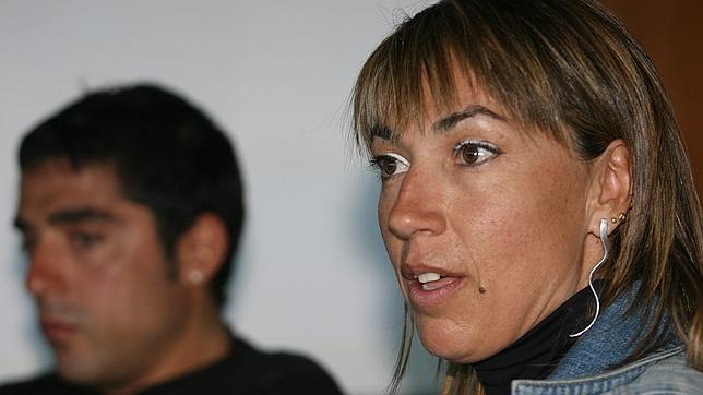 Dori Ruano con el ciclista Martín Perdiguero, que también se ha dedicado a la política