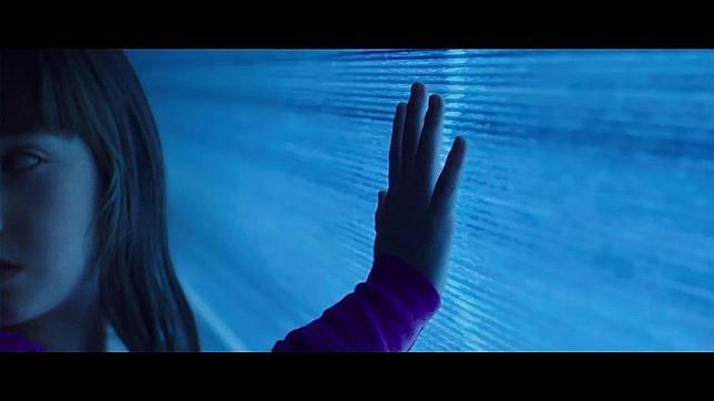 Crítica de «Poltergeist» (***): De caja tonta a caja infernal