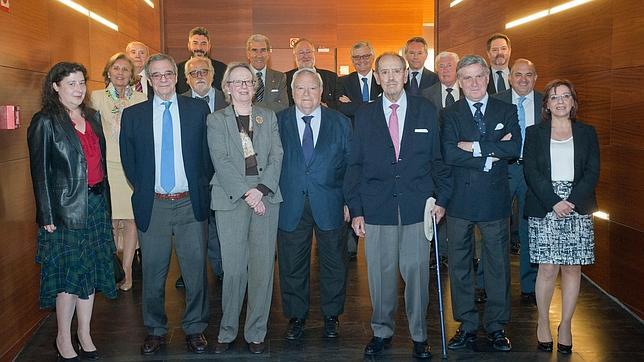 Imagen de 18 de los 21 miembros del Consejo Asesor