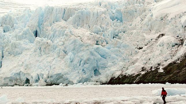 Vista parcial de un enorme glaciar antártico localizado en la Isla del Rey Jorge
