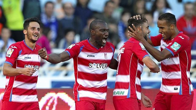 Los jugadores del Granada celebran un gol en el último partido ante la Real Sociedad