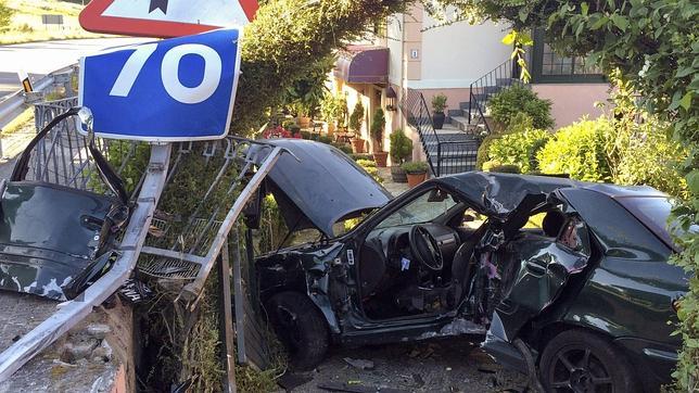 Una joven muere tras empotrar su coche contra una vivienda en Orense