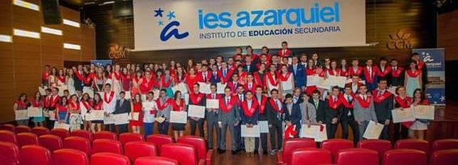 Acto de graduación de 108 alumnos de 2º de Bachillerato en el IES Azarquiel