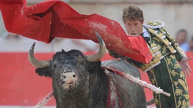 Oreja para Ureña y Escribano con los victorinos en Nimes