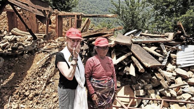 La actriz Susan Sarandon visita Nepal un mes después del terremoto