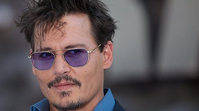 Johnny Depp adopta un murciélago bebé llamado «Jacki Sparrow»