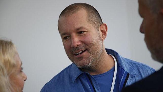 Apple nombra a Jony Ive como el primer director jefe de diseño en su historia