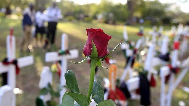 Una flor en recuerdo de los asesinados en Garissa