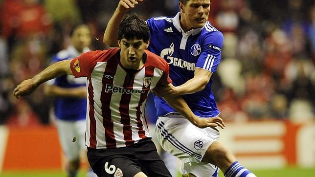 Mikel San José, durante un partido con el Athletic