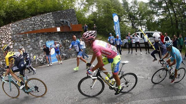 El Giro llega a la otra casa de Contador