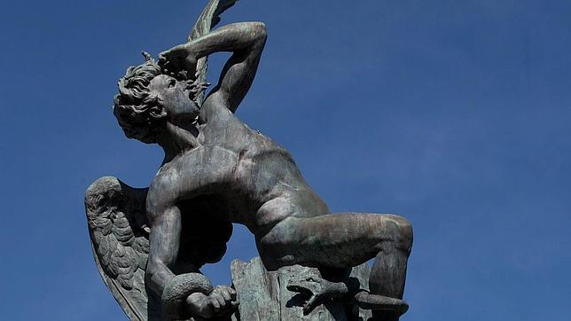 Monumento a «El Ángel Caído» de Bellver, en El Retiro