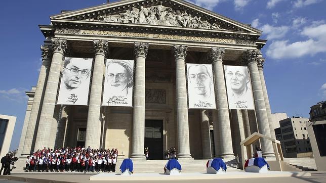 La entrada en el Panteón nacional de cuatro héroes de la Resistencia enfrenta a Hollande con sus antecesores