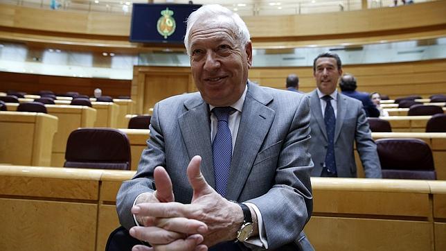 Margallo enmienda a Aguirre: «Ni Podemos ni Carmena son un peligro para la democracia»