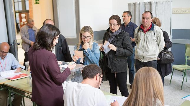 El voto urbano impidió al PP conquistar la mayoría absoluta que sí «logró» con el rural